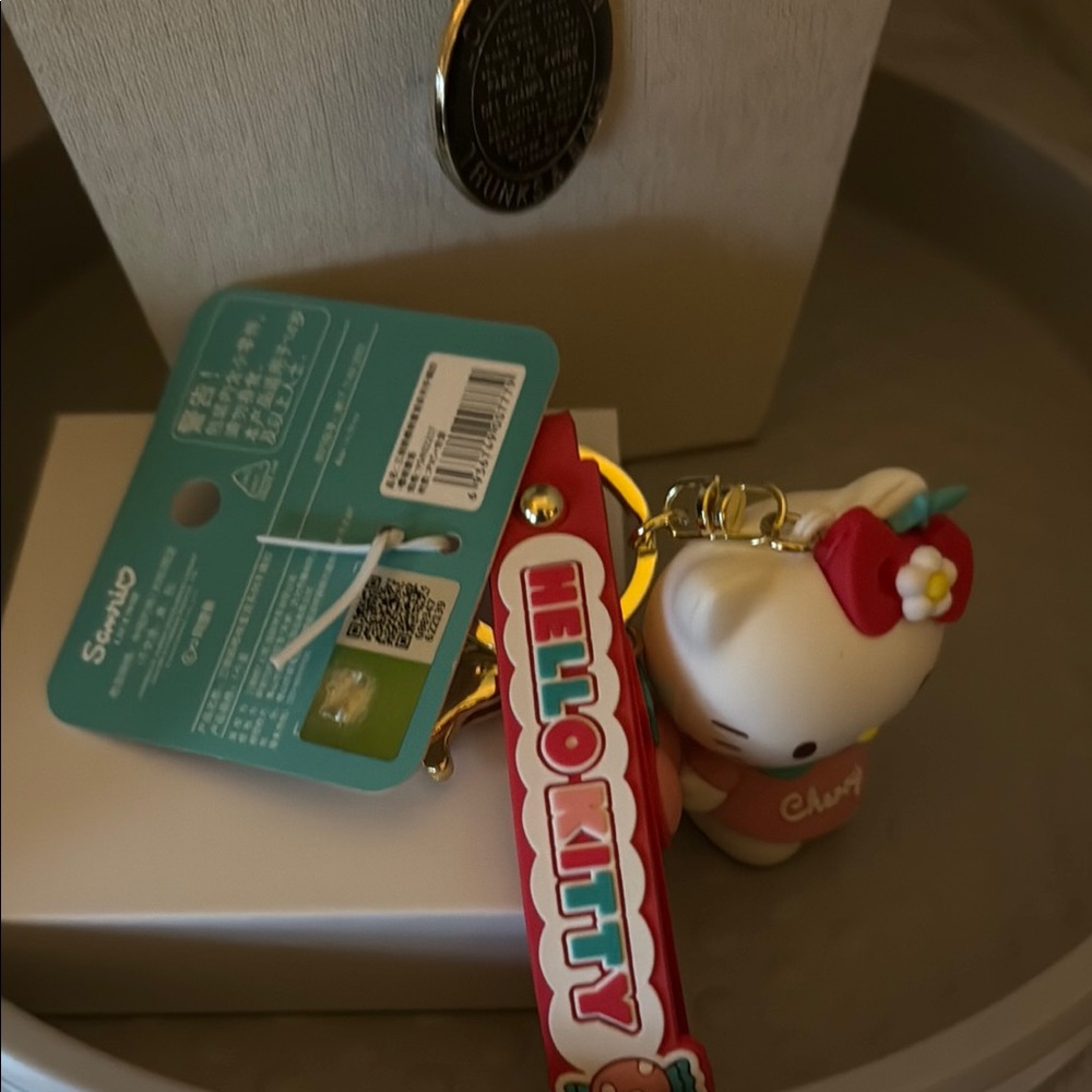Hello Kitty Cherry Keychain - Picture 5 of 5